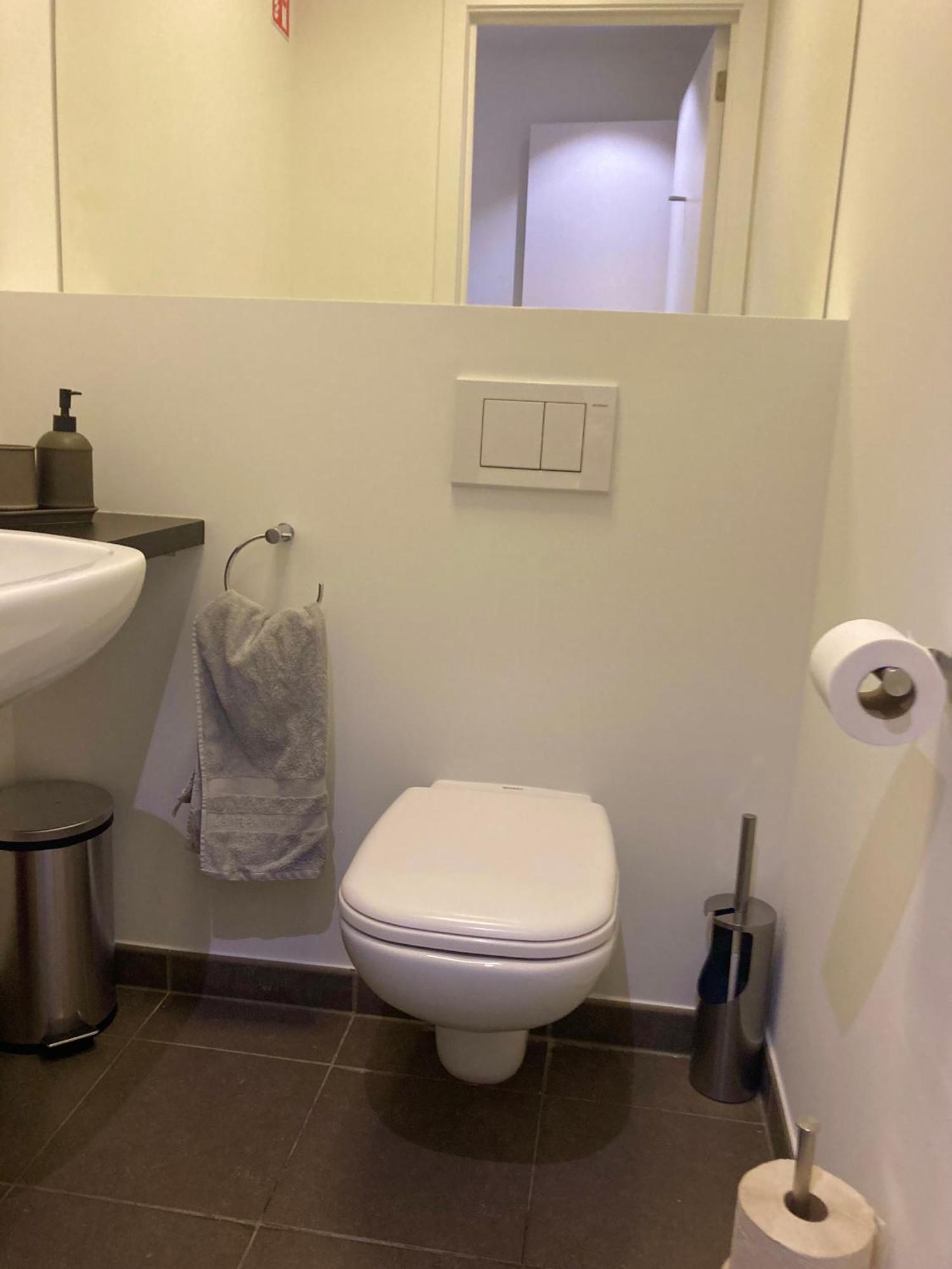 London Tower Apartments - Antwerp Room photo